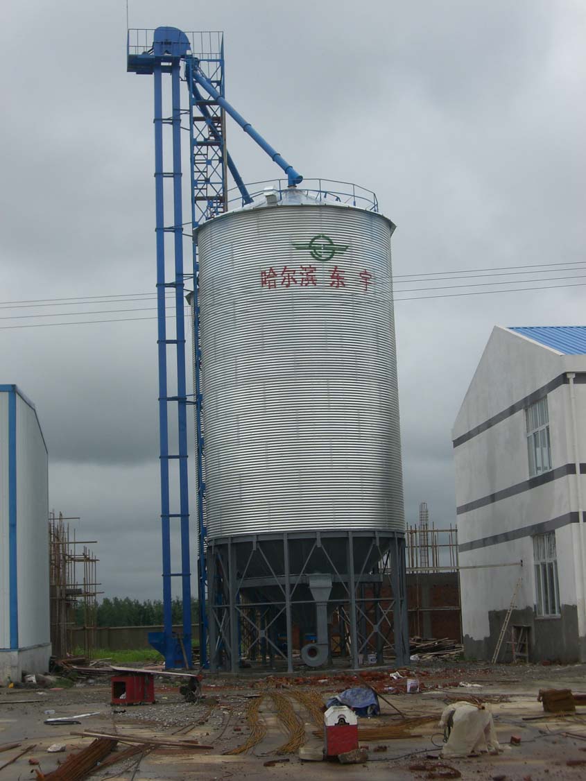普济圩农场种子圆筒仓安装调试成功